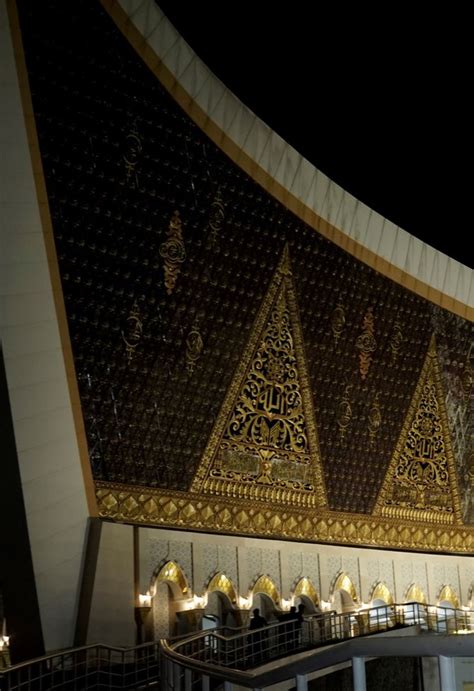 Kemegahan Masjid Raya Sumatera Barat Dengan Nuansa Khas Minang