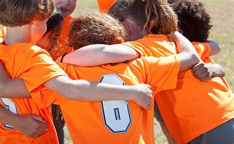 200 Kids Soccer Team In Huddle Stock Photos Pictures And Royalty Free
