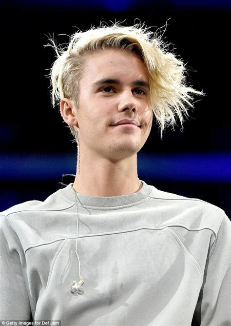 Justin Bieber Bursts Into Tears Onstage As He Admits To Losing His