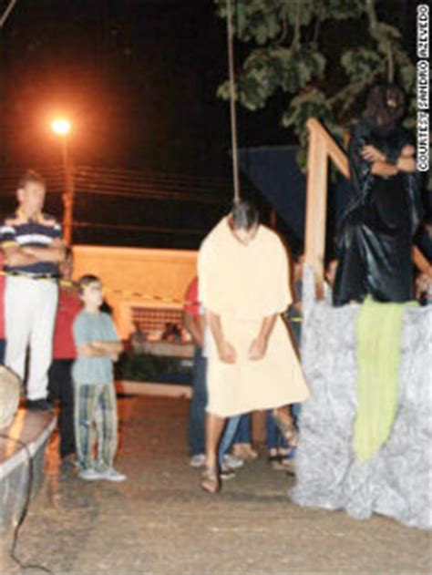Brazilian Actor Hangs Himself For Real During The Passion Of The Christ Play Americas