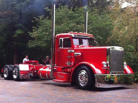 Saw This One 75th Anniversary Peterbilt Show The Details Are