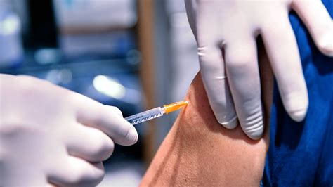 Dla kogo czwarta dawka szczepionki przeciw COVID 19 Są wytyczne EMA