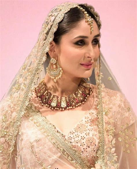 Pin By Annu Gautam On Kareena Kapoor Kareena Kapoor Kareena Kapoor Khan Most Beautiful