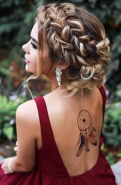 A cute and funky look to spice up your life and outfit. 24 Easy Summer Hairstyles To Do Yourself - Bafbouf