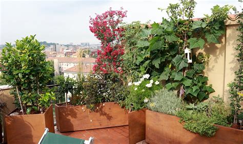 Fiori e piante sul terrazzo uno dei metodi classici per abbellire i balconi e terrazzi e quello di addobbarli con fiori e piante. Good Blog: Come Arredare Un Terrazzo Con Fiori E Piante