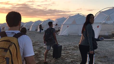 Netflixs Documentary About The Doomed Fyre Festival Is Masterful Tv