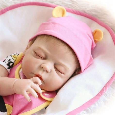 boneca bebê reborn grande silicone olhos fechados dormindo r 429 00 em mercado livre
