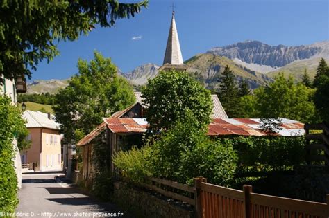 Le Vernet Village De Montagne De La Vallée Du Bès Dans Les Alpes De
