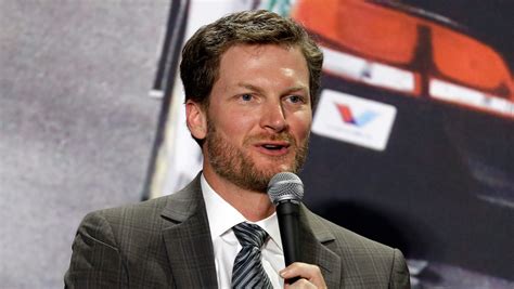dale earnhardt jr set to embark on life as nascar tv analyst father