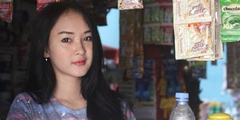 Foto Viral Gadis Penjaga Warung Kopi Mirip Anya Geraldine Pembeli Sampai Ogah Pulang