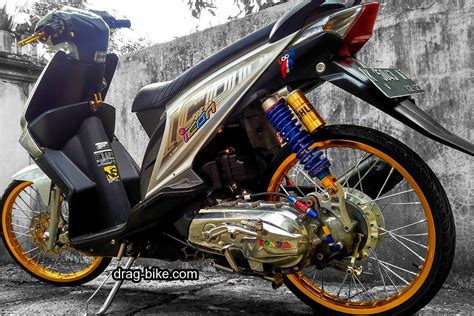 Kali ini lagi ingin share gambar motor honda beat yang modifikasinya simple, setelah saya berkeliling internet dan nemu ni gambar motor dari agan agan modifikator tanah air dengan berbagaimacam bentuk beat yang sederhana, tapi sayang untuk data modifikasinya tidak ada. 50 Foto Gambar Modifikasi BEAT Kontes Street Racing Jari ...