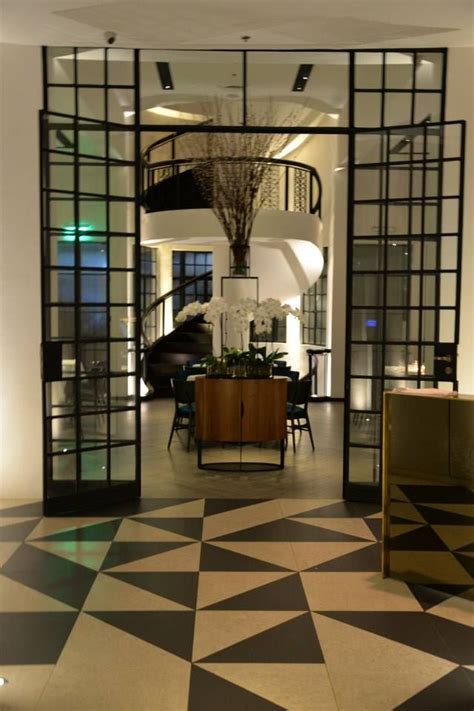Nielson tower, ayala triangle (5,480.01 mi) makati, philippines, 1209. // Nielson Tower // Blackbird Restaurant // Makati | Home ...