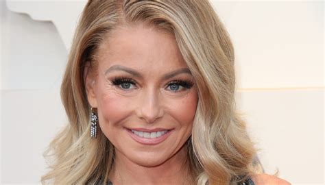 Kelly Ripa Embarrasses Daughter Again With Ab Video Of Mark Consuelos