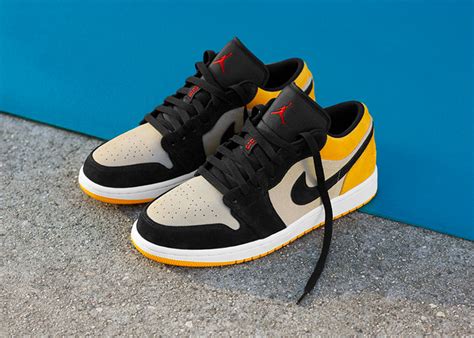 Looking closer this dior x air jordan 1 low comes in the same color blocking and theme as the high. Air Jordan 1 Low University Gold - Le Site de la Sneaker