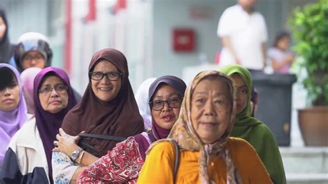 Berikut adalah ranking universiti terbaik malaysia 2021 berdasarkan penilaian tahunan oleh qs world university rankings 2021. BUBUR LAMBUK TERBAIK DI MALAYSIA? - YouTube