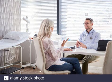Two Mature Women Consultation Hi Res Stock Photography And Images Alamy
