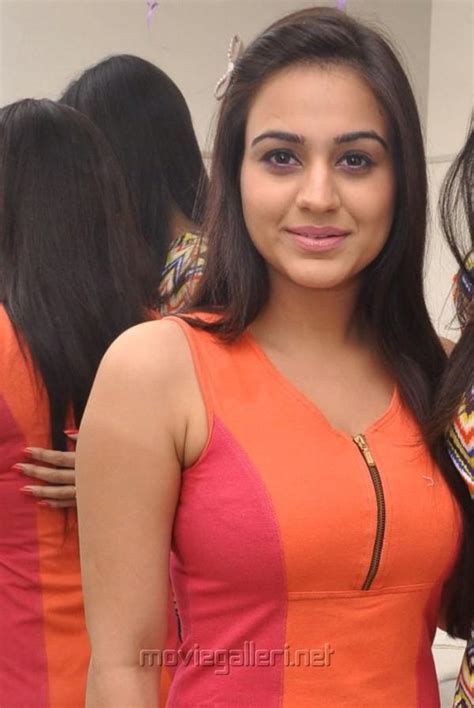 Telugu Sexy Actress Aksha Pardasany Veethi