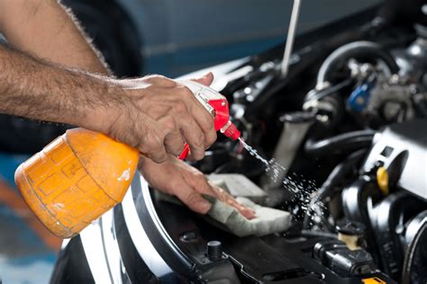 3 Steps To Detailing An Engine For Students In An Auto Detailing Course
