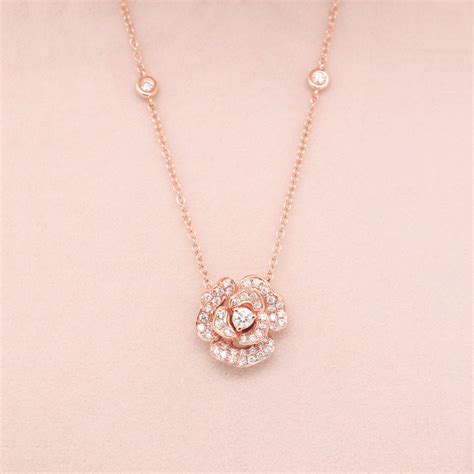 18k Gold Diamond Rose Necklace