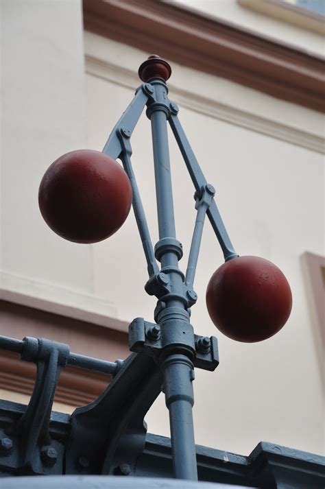 Flywheel cycle life and calendar life flywheels have been used in the manufacture of pottery in china and mesopotamia since as early as 6 000 bce 4. Difference Between Flywheel and Governor | Difference Between