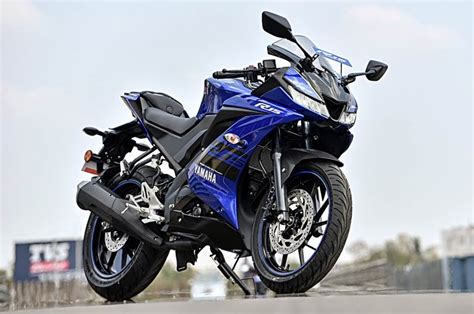 According to the source, these images were taken at a yamaha dealership in india. Yamaha YZF-R15 V3.0: 5 things you need to know - Autocar India