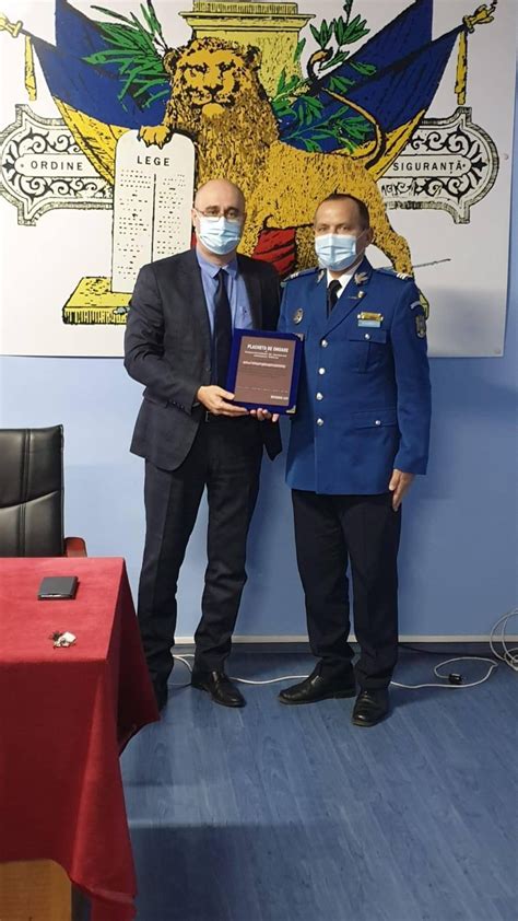Toda la información, fotos y videos que necesitas conocer acerca de cornel stanciu las encuentras en noticias destacadas de peru.com. Adjunctul Jandarmeriei Vâlcea a pus armele-n cui - Gazeta ...