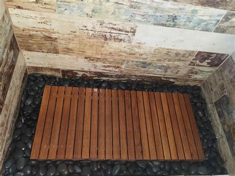 Best Outdoor Shower Floor Materials For Your Outdoor Bathroom