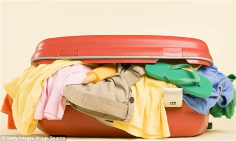 1) lounge suit dan bertali leher 2) baju kemeja lengan panjang dan bertali leher 3) baju batik lengan panjang 4) baju melayu lengkap bersamping dan bersongkok 5) seluar panjang berwarna gelap. Cerita Yna: Tips Bawa Beg Semasa Travel