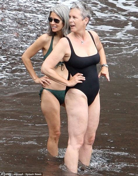 Jamie Lee Curtis 54 Shows Off Her Voluptuous Figure In Fitted Black