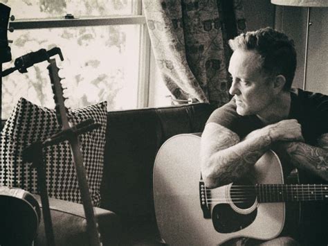 Dave hause's 4th lp kick is out today on rise records. Dave Hause - laut.de - Band