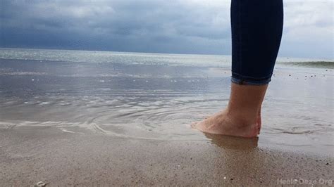 Heels Daze Org Feet On The Beach