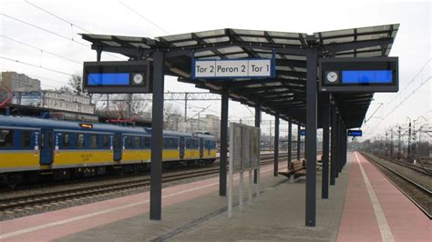 Dworzec pkp poznań główny jest czynny całodobowo, odjeżdżają z niego pociągi regionalne (polregio, koleje wielkopolskie), dalekobieżne (tlk, pkp ic, eic) oraz międzynarodowe. PKP modernizuje perony i buduje nowe. Do końca roku ...