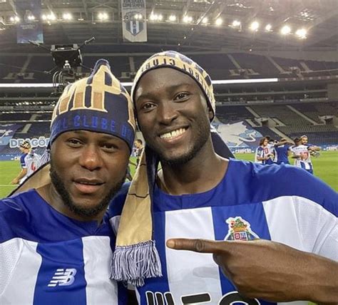 Todo lo que queres saber de la bordó esta acá!. Foot : Porto FC de Chancel Mbemba soulève le trophée de la ...