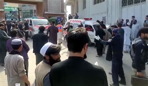 پشاور میں نماز جمعہ کے دوران خودکش حملہ، پولیس اہلکار سمیت 56 افراد