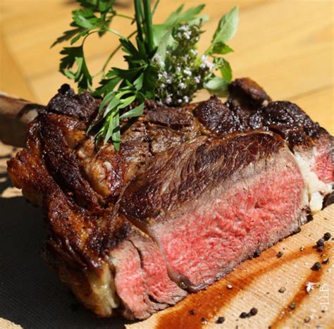 Autrement, une mention complémentaire spécialisée dans la restauration (art de la cuisine allégée, cuisinier en desserts de restaurant) est envisageable pour devenir second de cuisine puis chef de cuisine. Cuissons et sauces