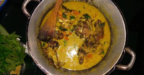 Ikan asap merupakan salah satu bahan masakan yang sangat mudah untuk diolah, mulai dari ditumis, digoreng, dipepes, atau dijadikan hidangan gulai ikan asap pedas seperti resep berikut ini. Resep Ikan asap kuah kuning oleh Atika Salma - Cookpad