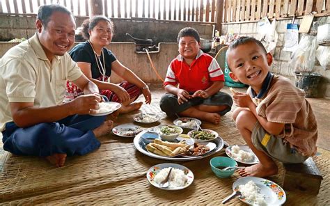 Photo Of The Week What Families Eat Around The World