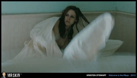 Naked Kristen Stewart In Welcome To The Rileys