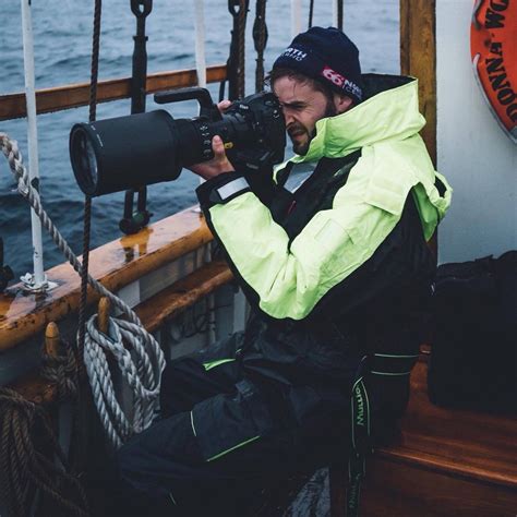 Photographer Stunned By Nanuk Polar Bears Returns As Photo Leader