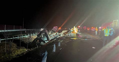 3 Dead Multiple Injured After Bus And Tractor Trailer Crash On I 64 In
