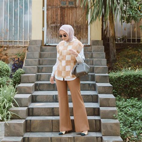 02:10 selebgram mandi, selebgram hot, selebgram presti, selebgram korea, selebgram lucu, selebgram indonesia, selebgram cantik. Sejuk Dipandang, 10 Selebgram Hijab Ini Punya Style ...