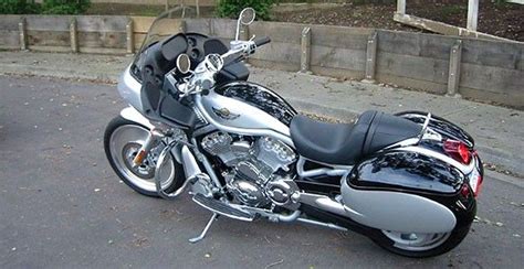Stylish yet functional, the bullet provides wind protection to the torso area while keeping the rider's. Harley Davidson - Page 5 | Harley davidson v rod, Harley ...