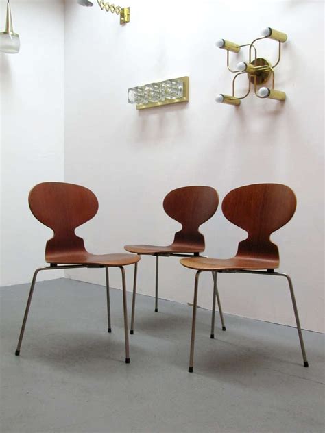 Now also available with four legs, it continues to the ant chair not only offers a comfortable seat, but also a certain sturdiness which guarantees a very long life span. Arne Jacobsen Ant Chairs For Sale at 1stdibs