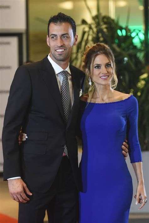 Busquets menyongsong baik berita messi yang ingin perpanjang kontraknya di barcelona, dia masih ingin bermain bersama messi hingga dia mengharap messi menandatangani kontrak baru. Barcelona's football player sergio busquets and... | MARCA ...
