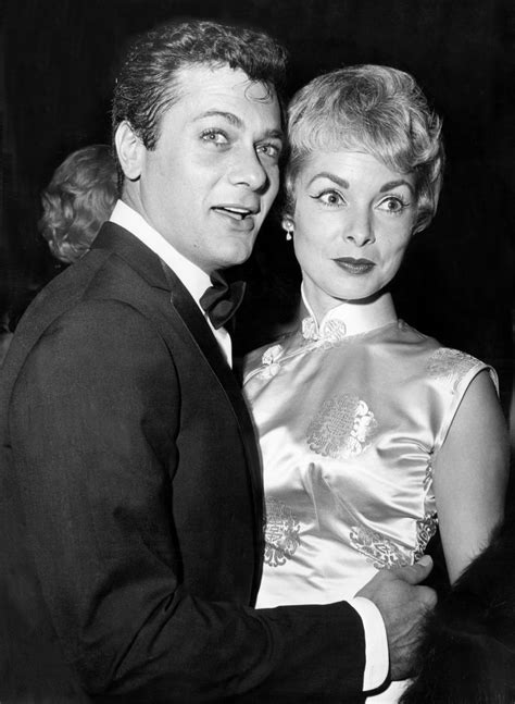 Tony Curtis Hollywood Leading Man Dies At 85 The New York Times