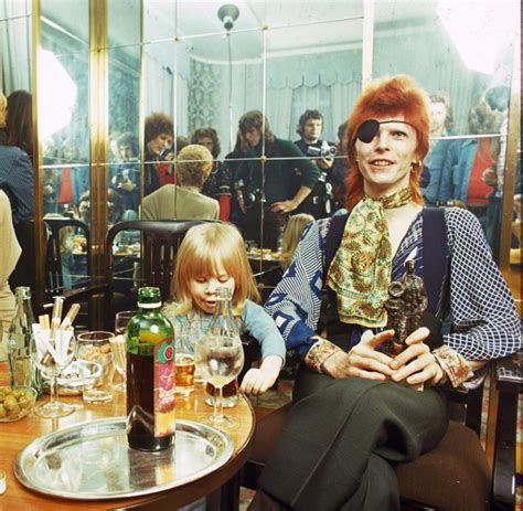 David bowie » steal the look. David Bowie und seine Augen: Die seltene Diagnose ...