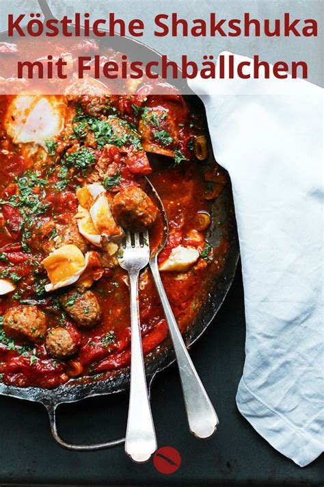 Shakshuka, das sind versunkene eier in einer tomatensoße mit paprika und zwiebeln. Shakshuka / Shakshouka - das israelische Rezept zum Trend ...