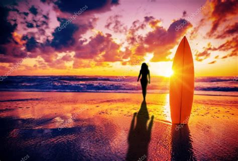 Surfboard On The Beach At Sunset — Stock Photo © Netfalls 83670042