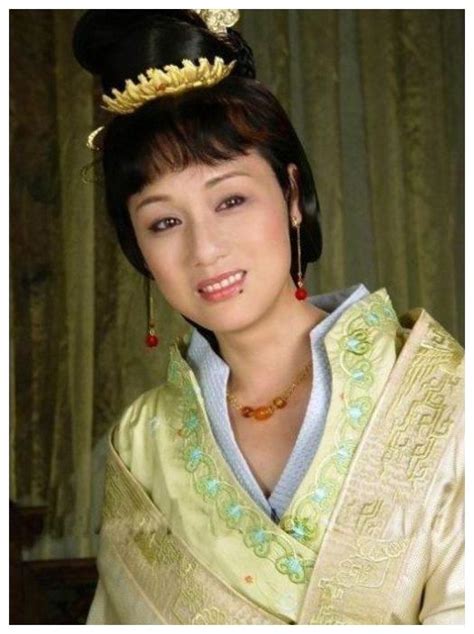 《康熙王朝》的容妃李建群63岁离世，相恋27年男友送终，一生财经头条