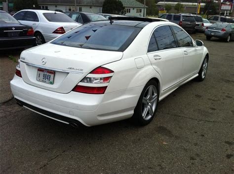 Amg sport package with 19' 5 spoke alloy wheels. 2007 Mercedes-Benz S-Class S550 AMG Sport